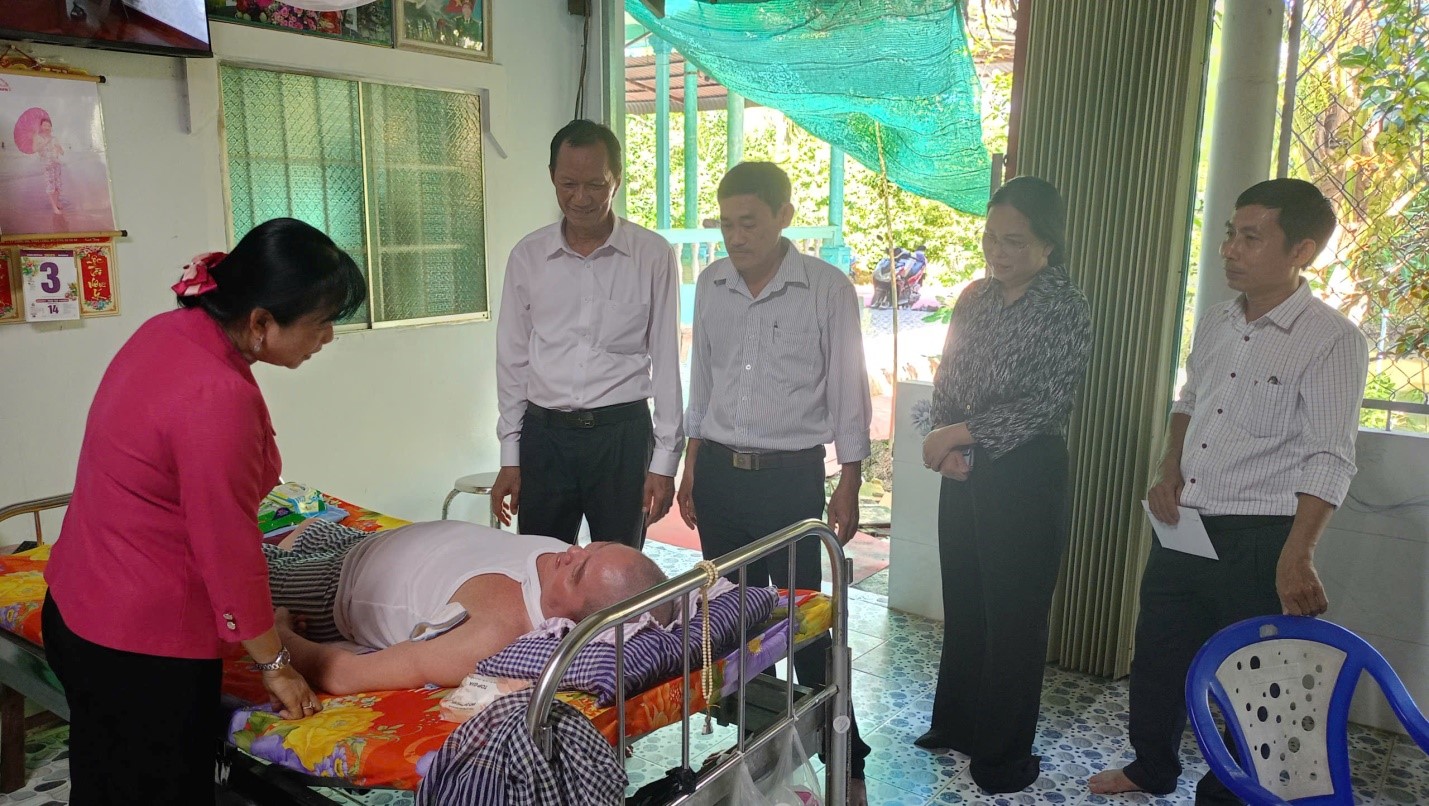 Tặng Quà Gia Đình Chính Sách Nhân Dịp Kỷ Niệm 79 Năm Ngày Thương Binh - Liệt Sĩ (27/7/1947-27/7/2026)